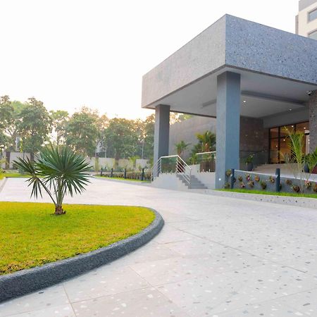 Palms By Eagles Airport City, Formerly Holiday Inn Accra Exterior photo