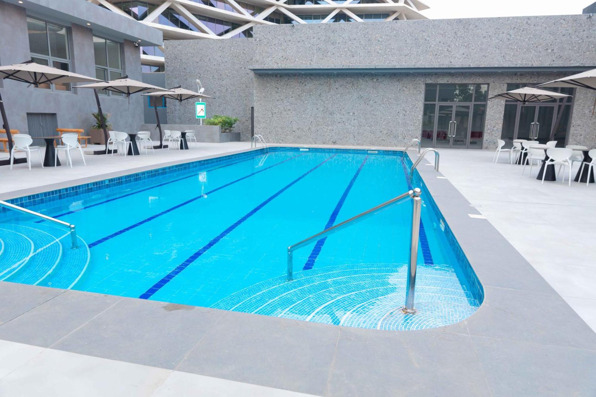 Palms By Eagles Airport City, Formerly Holiday Inn Accra Exterior photo
