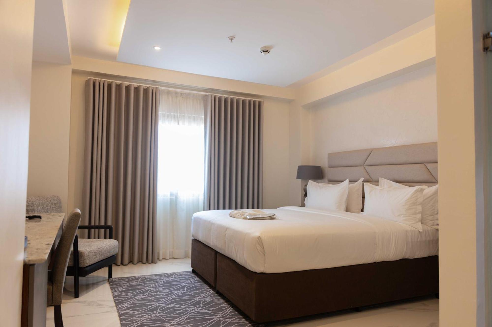 Palms By Eagles Airport City, Formerly Holiday Inn Accra Exterior photo