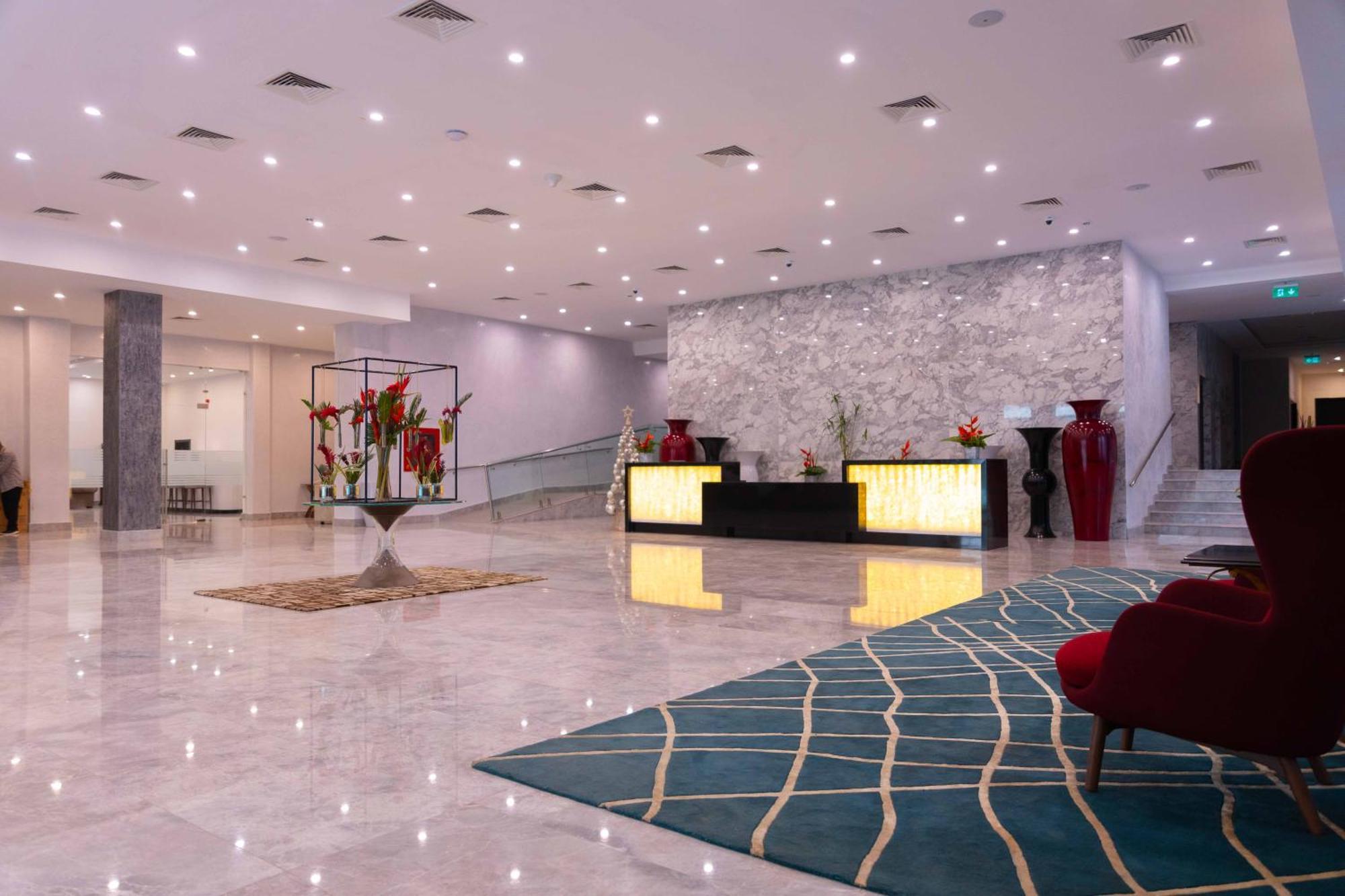 Palms By Eagles Airport City, Formerly Holiday Inn Accra Exterior photo