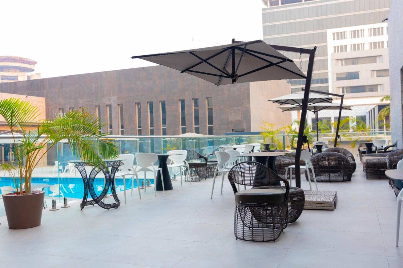 Palms By Eagles Airport City, Formerly Holiday Inn Accra Exterior photo