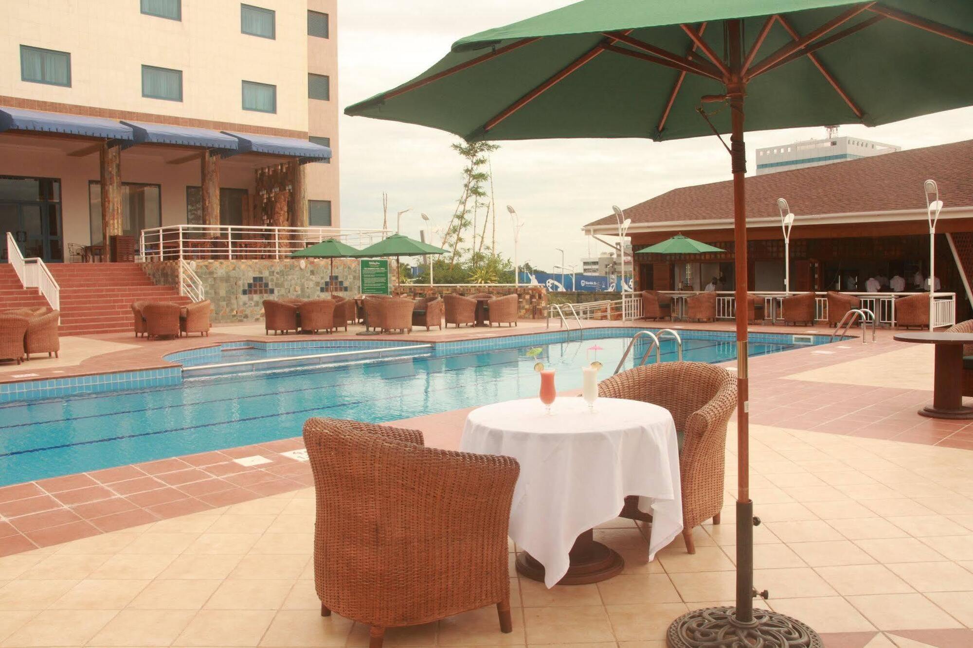 Palms By Eagles Airport City, Formerly Holiday Inn Accra Exterior photo
